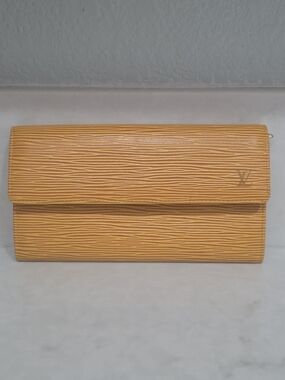 Auth Louis Vuitton Yellow Epi Leather Sarah Portefeuille Long Wallet EUC CA1916